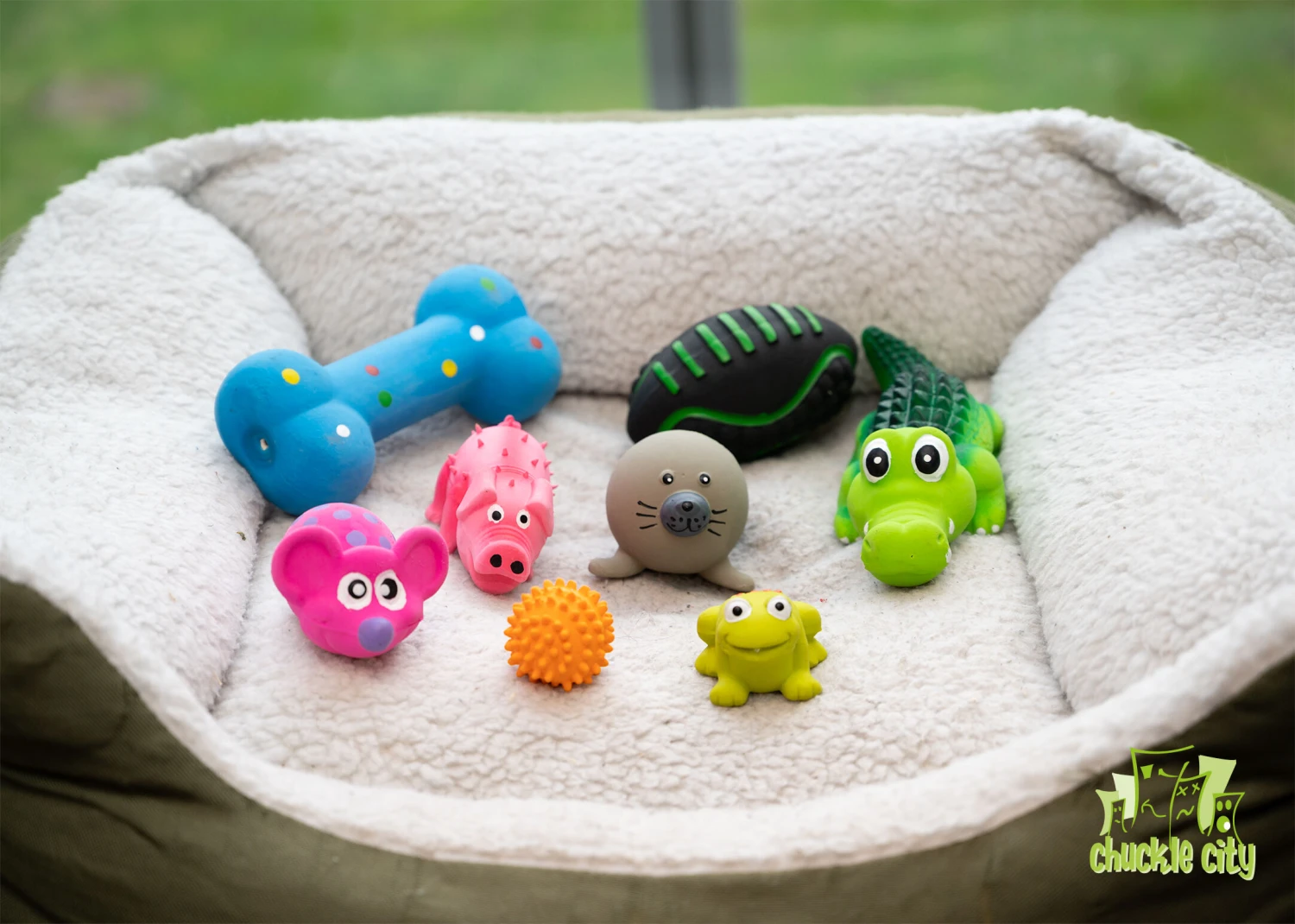 Chuckle City Squeaky Bone With Spots Latex 17 Cm 5 Chuckle City Squeaky Bone With Spots Latex 17 Cm - Image 3