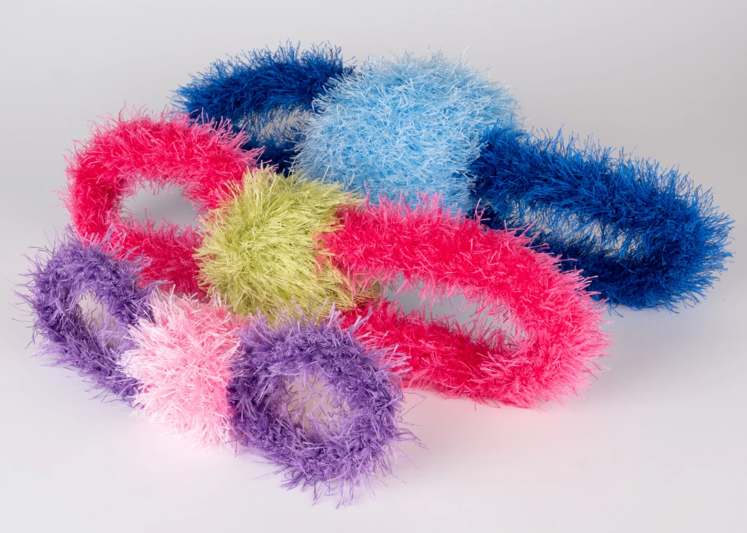 Oomaloo Tug-a-Roo With A Large Squeaker Medium Pink And Green 30 Cm 4 Oomaloo Tug-a-Roo With A Large Squeaker Medium Pink And Green 30 Cm - Image 2